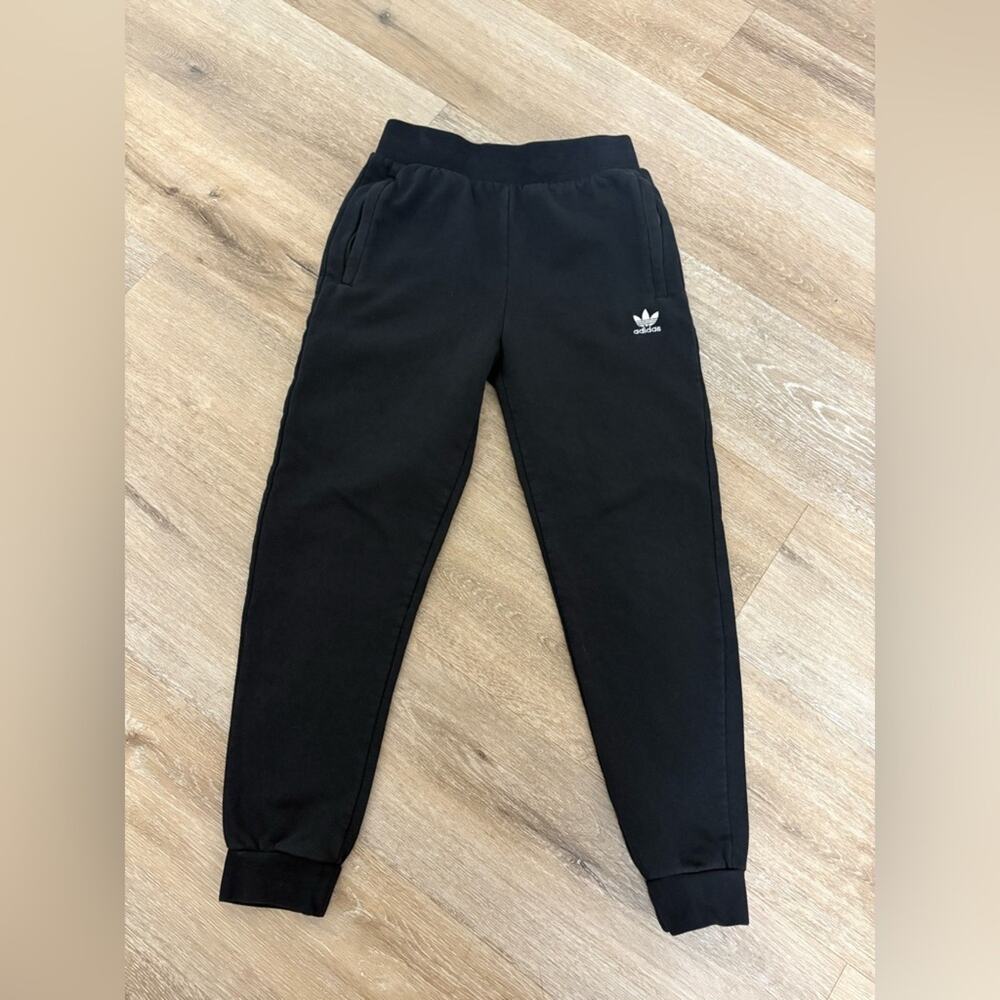 Adidas Originals black jogger sweatpants in Youth Medium (11–12Y).